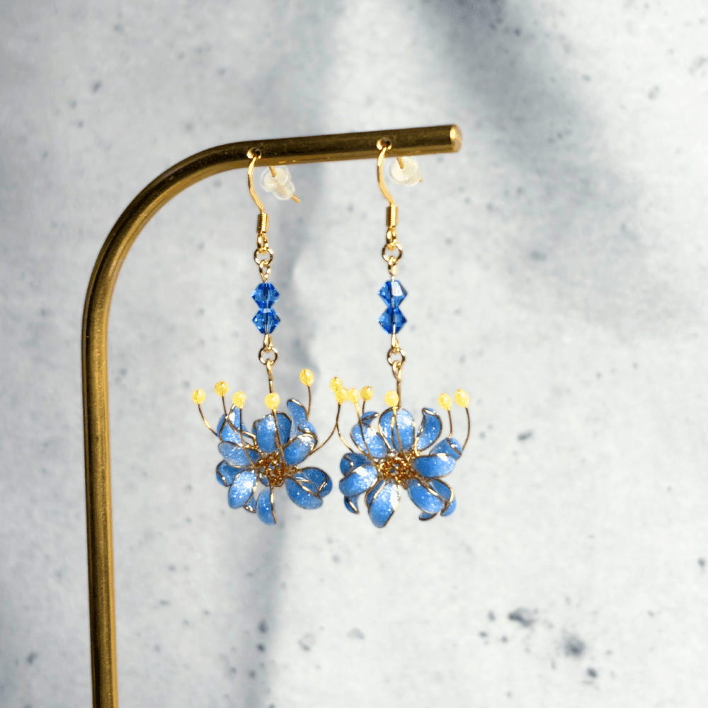 【彼岸花／曼珠沙華】ピアス サージカルステンレス／青い2粒のストーン／レジン×ワイヤー／幻想的な青／和装／受注製作 | 8枚目